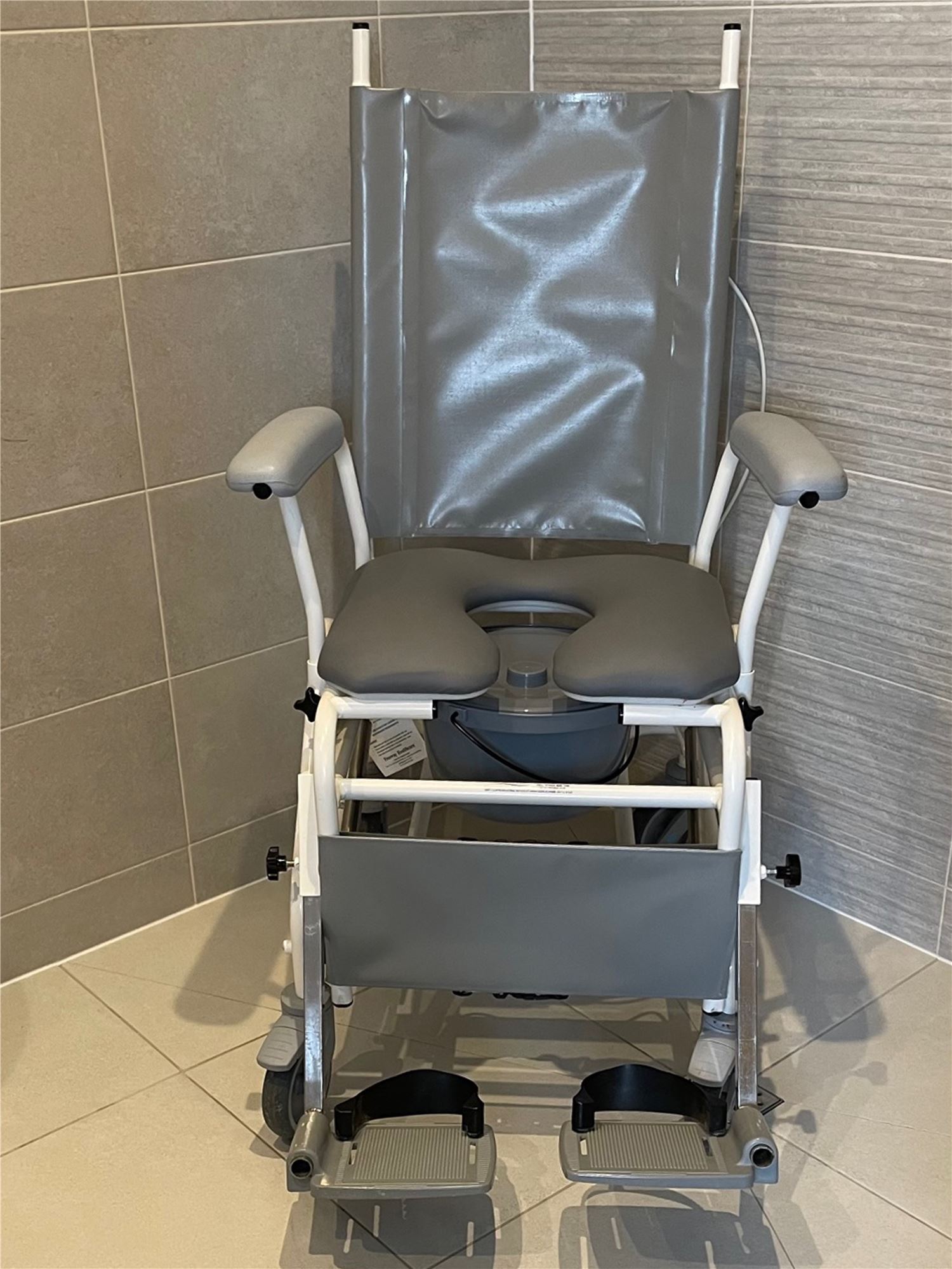 Freeway recliner shower discount chair